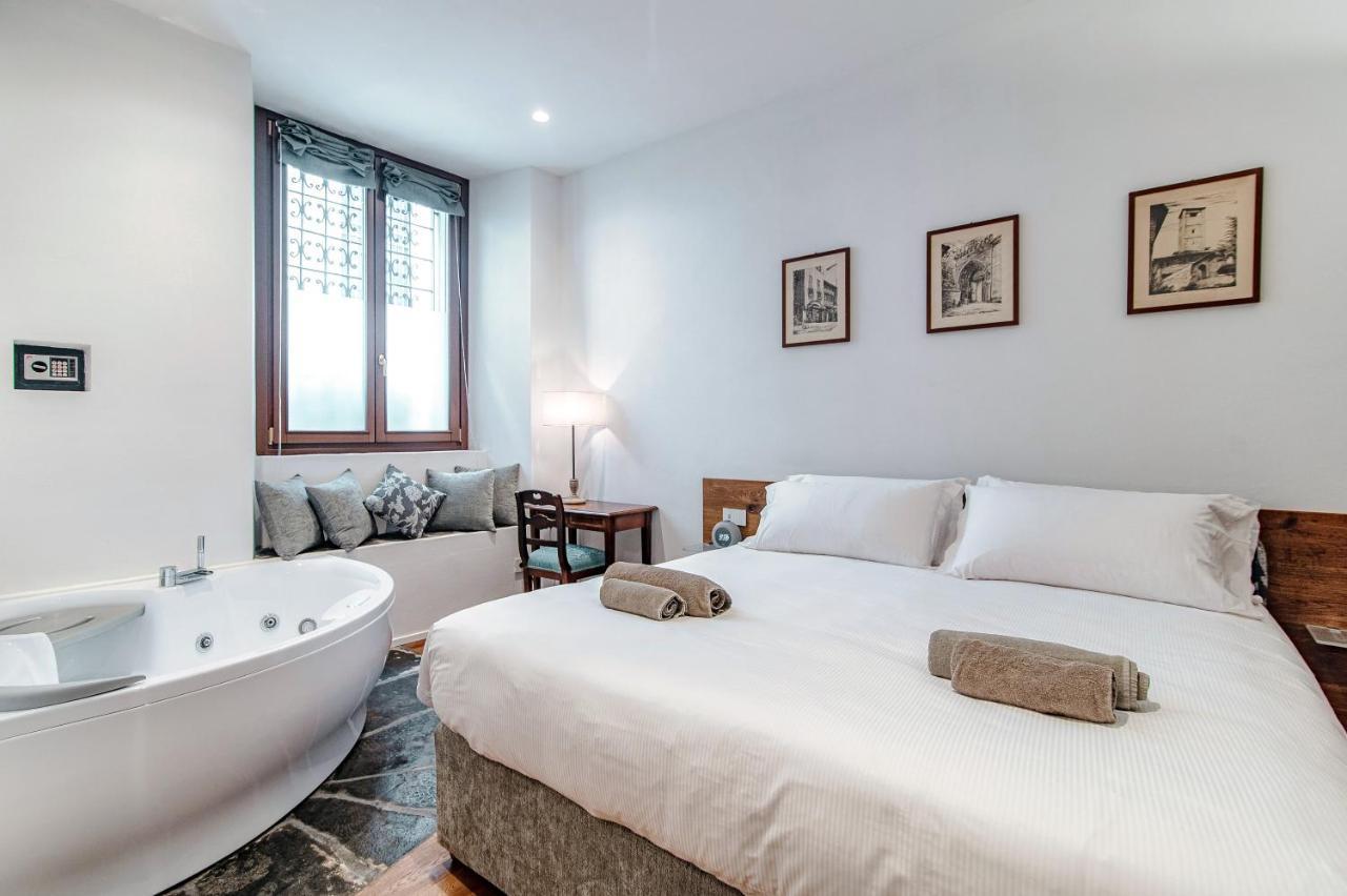 Suite Lo Storico - The House Of Travelers Como Exteriér fotografie